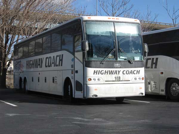 如何挑選租大巴車(chē)公司?鴻鳴支招